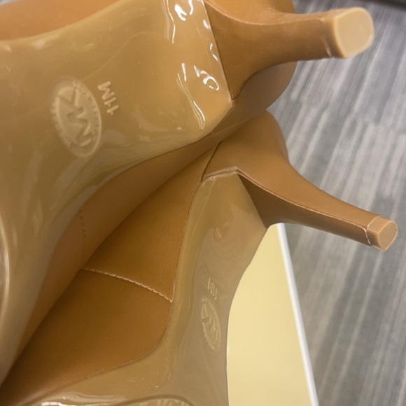 Michael Michael Kors Alina Flex Pump